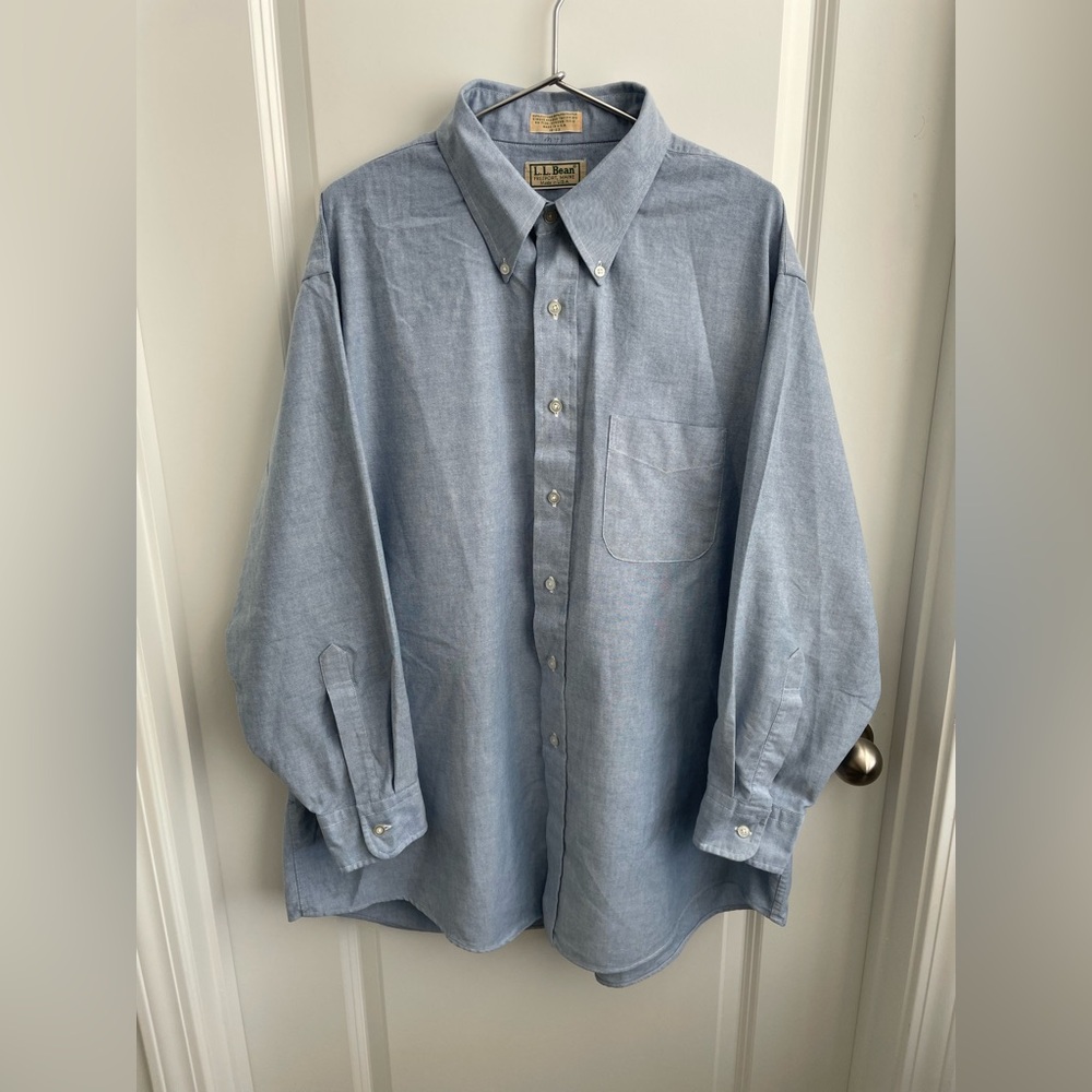 Vintage 90’s LL Bean Light Blue Casual Long Sleeve Button Down Shirt